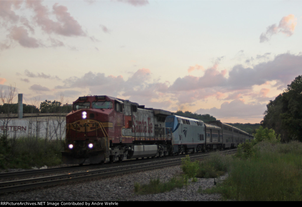 Santa Fe Warbonnet BNSF 660 leads a 6+ hour-late Amtrak #8